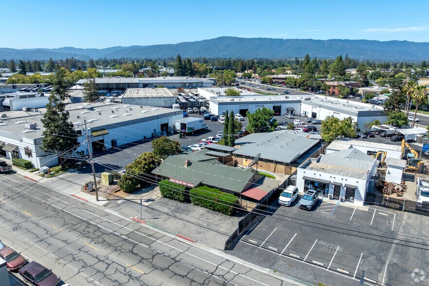 1063 Dell Ave, Campbell, CA à vendre - Aérien - Image 2 de 3