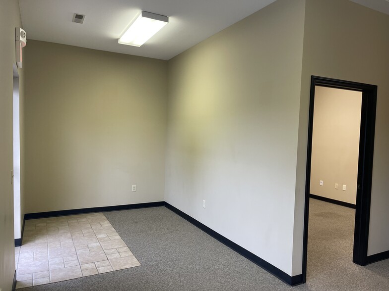2585 Eastwood Dr, Columbus, IN à louer - Photo intérieure - Image 3 de 20