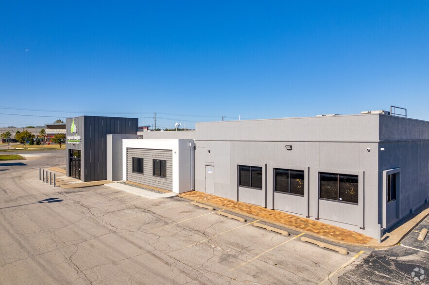 7315 S Memorial Dr, Tulsa, OK à vendre - Photo du bâtiment - Image 2 de 8