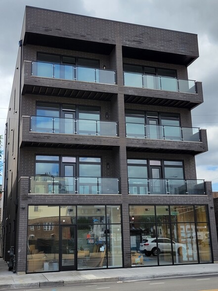 2351 W North Ave, Chicago, IL à louer - Photo du bâtiment - Image 2 de 7