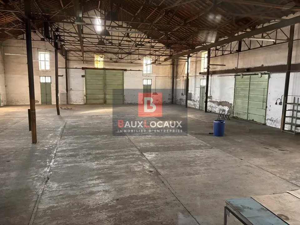 Flex in Châteaurenard for lease Interior Photo- Image 1 of 10