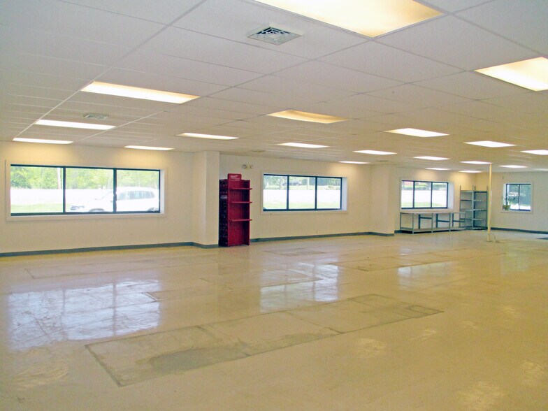 165 Industrial Dr, Dover, NH à louer - Photo du bâtiment - Image 3 de 6