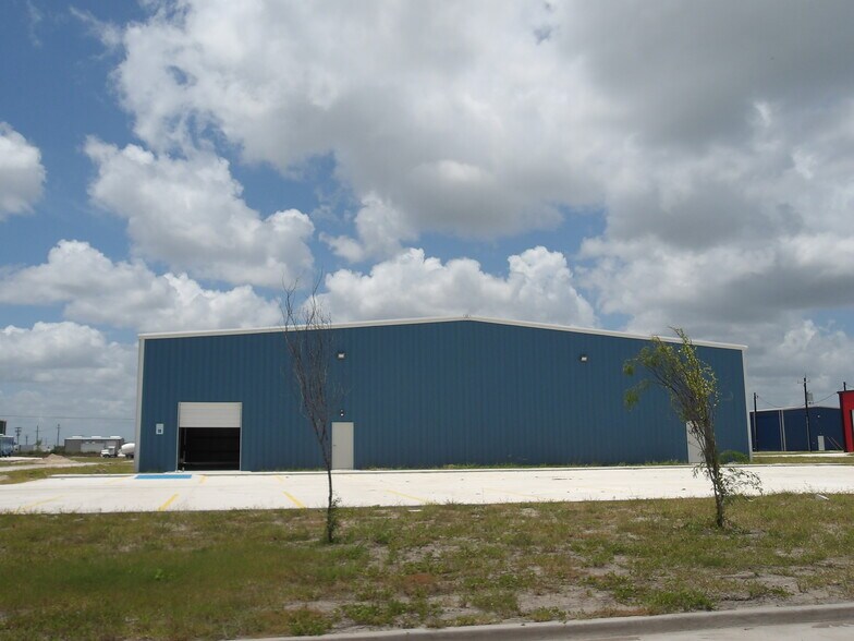 2995 Indiana ave, Brownsville, TX for lease - Building Photo - Image 1 of 42