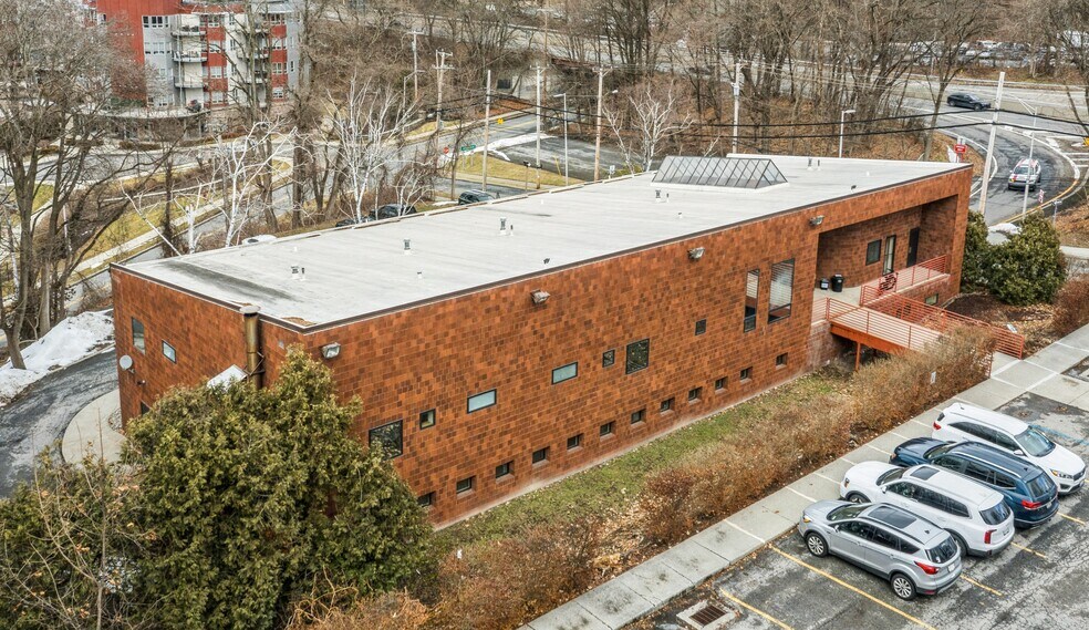1 Pine Street Spur, Poughkeepsie, NY à vendre - Photo du bâtiment - Image 2 de 5