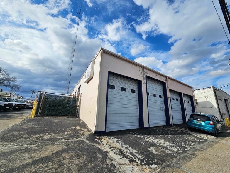 50 Springfield Ave, Springfield, NJ for lease - Building Photo - Image 2 of 9