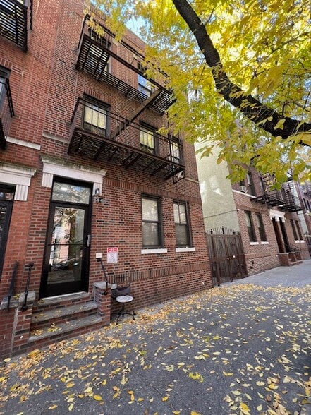 3149 33rd St, Astoria, NY for sale - Building Photo - Image 3 of 18