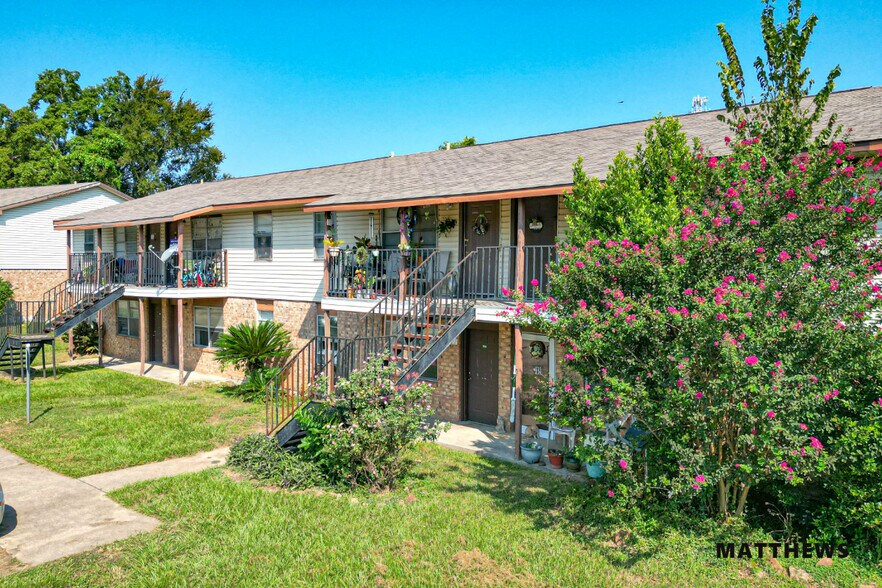 203 E Watson St, Willis, TX à vendre - Photo du bâtiment - Image 3 de 5
