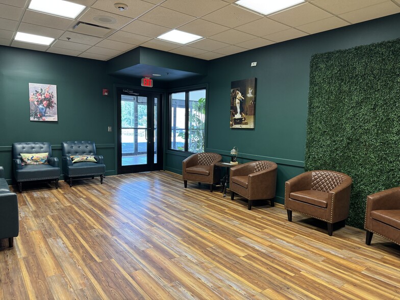3715-3733 N Business Dr, Fayetteville, AR for lease - Building Photo - Image 2 of 12