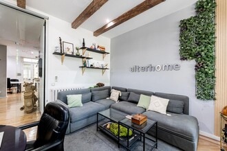 Calle de Alfonso XII, 8, Madrid, Madrid for lease Building Photo- Image 2 of 21