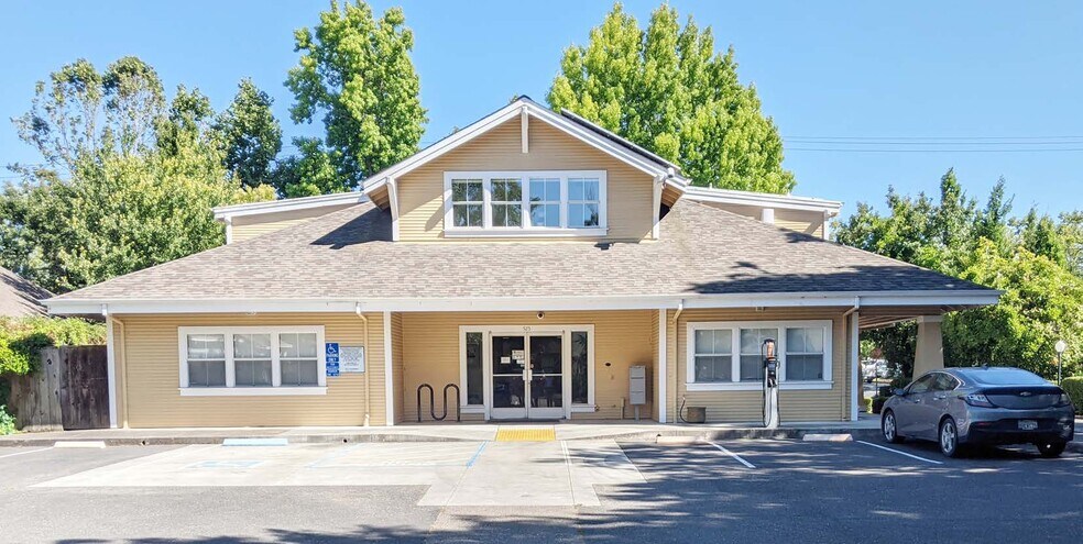 525 E Cotati Ave, Cotati, CA à vendre - Photo du bâtiment - Image 3 de 17