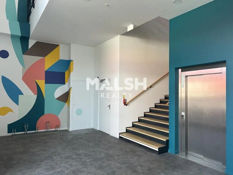 Bureau dans Saint-Priest à louer - Photo du bâtiment - Image 3 de 13