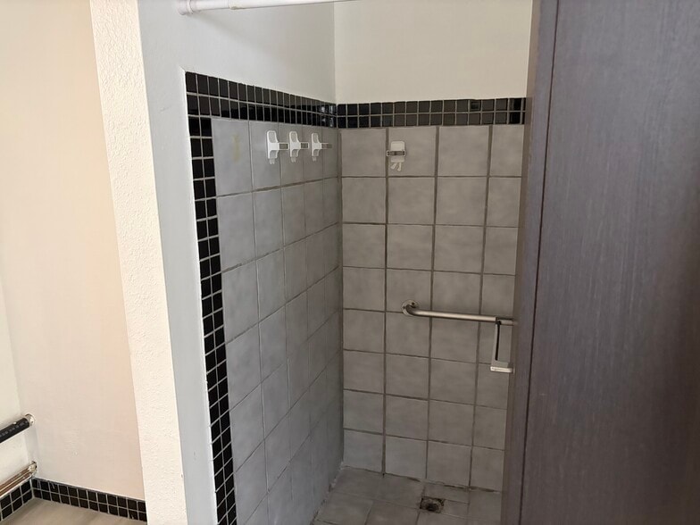 1818 Peacock Blvd, Oceanside, CA for lease - Building Photo - Image 2 of 13