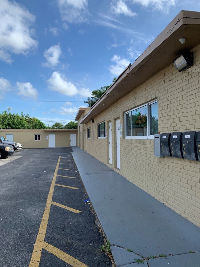 Plus de détails pour 6225 Johnson St, Hollywood, FL - Bureau, Local d'activités à louer