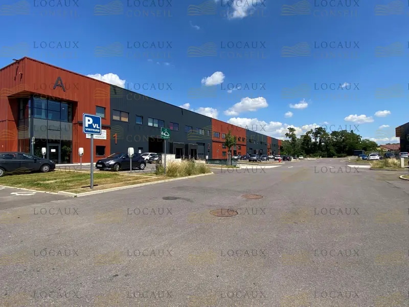 12 Rue De L'Equerre, Saint-Ouen-l'Aumône for lease Primary Photo- Image 1 of 6