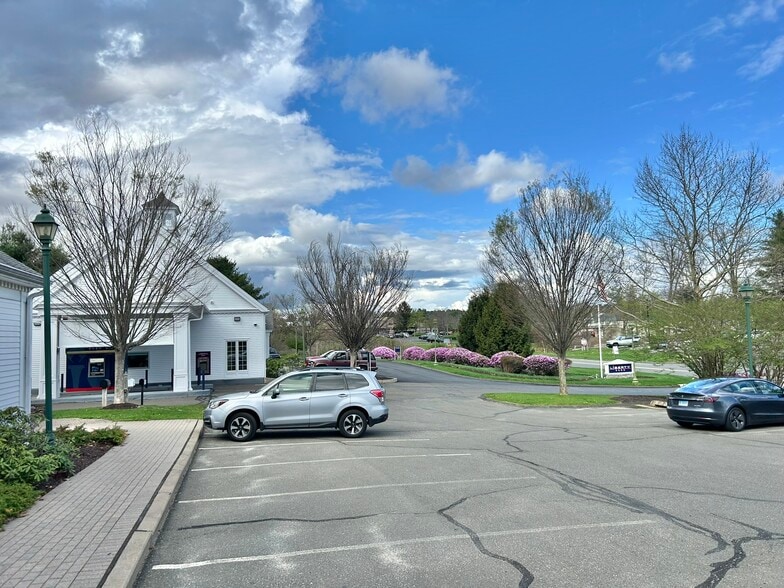 33 Dale Rd, Avon, CT for lease - Interior Photo - Image 3 of 16