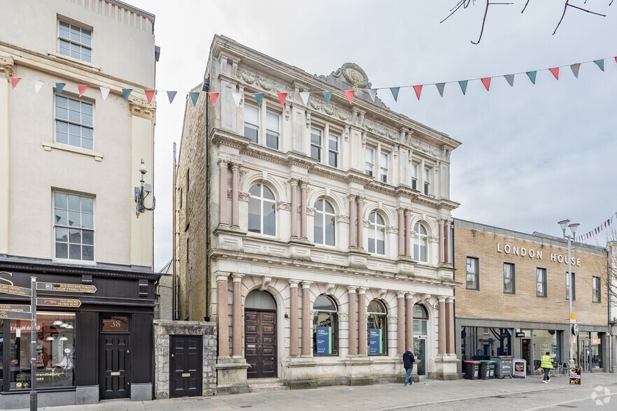 36 Dunraven Pl, Bridgend for lease - Primary Photo - Image 1 of 2