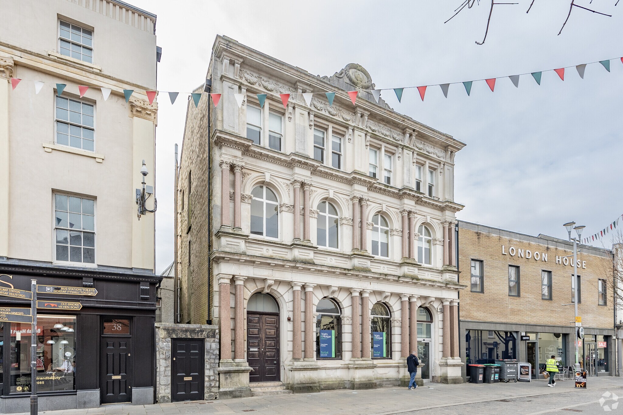 36 Dunraven Pl, Bridgend à louer Photo principale- Image 1 de 3