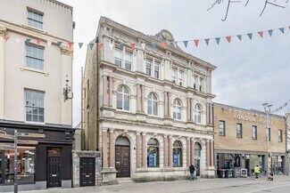 Plus de détails pour 36 Dunraven Pl, Bridgend - Commerce de détail à louer