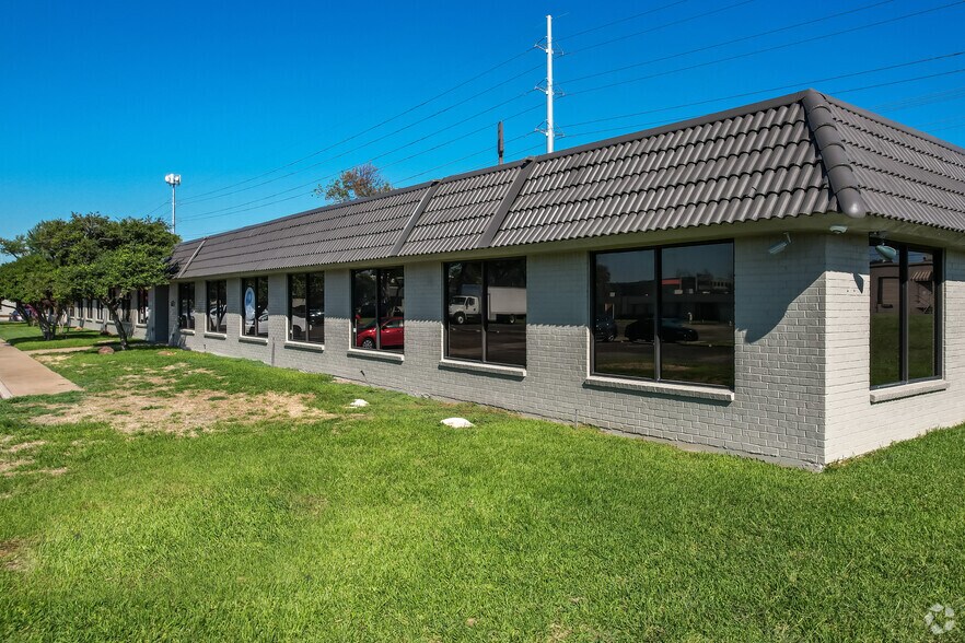 14330 Midway Rd, Farmers Branch, TX à louer - Photo du bâtiment - Image 1 de 9