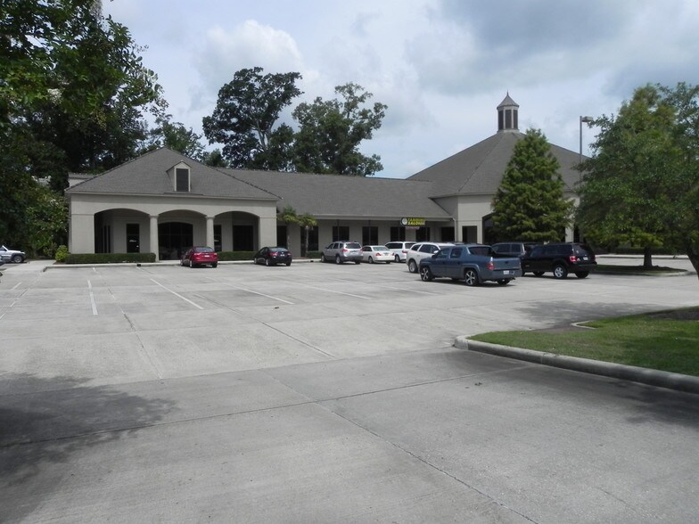 4710 O'Neal Ln, Baton Rouge, LA à louer - Photo du bâtiment - Image 3 de 6