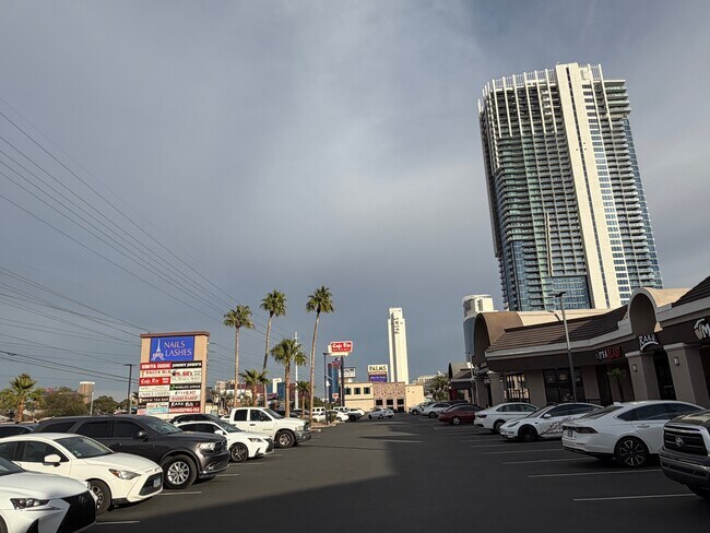 Plus de détails pour 4405-4469 W Flamingo Rd, Las Vegas, NV - Commerce de détail à louer