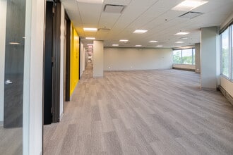 2800 S River Rd, Des Plaines, IL à louer Photo intérieure- Image 2 de 6