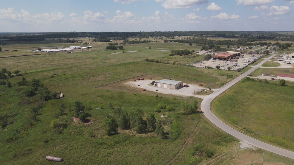 6082 S Industrial Dr, Chelsea, OK à vendre - Vidéo sur l’inscription commerciale - Image 2 de 21