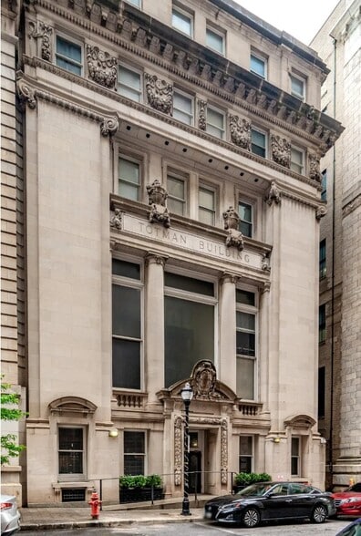 210 E Redwood St, Baltimore, MD for lease - Building Photo - Image 2 of 9