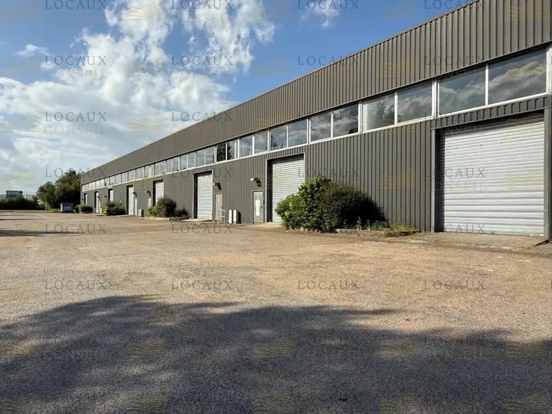 Flex in Coignières for lease Primary Photo- Image 1 of 3