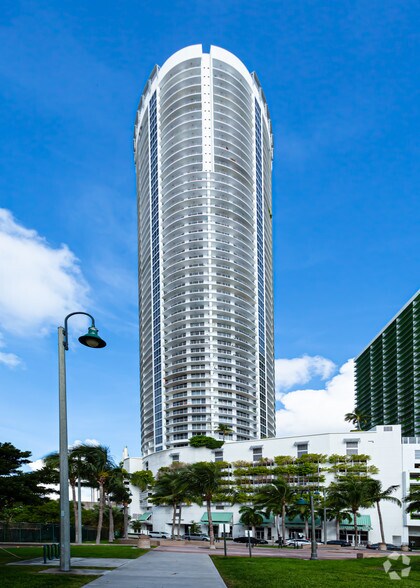 1750 N Bayshore Dr, Miami, FL à louer - Photo du bâtiment - Image 3 de 7