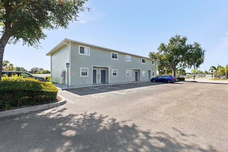 1007 W 57th Ave W, Bradenton, FL à vendre - Photo du bâtiment - Image 2 de 25