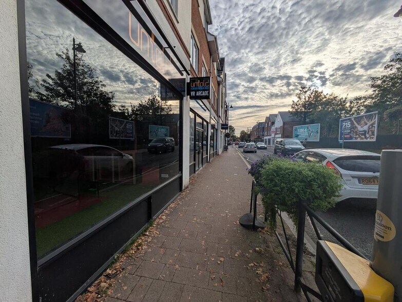 163 Fleet Rd, Fleet à louer - Photo du bâtiment - Image 2 de 8