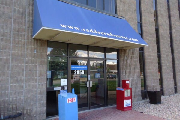 2950 Bremner Ave, Red Deer, AB à vendre - Photo du bâtiment - Image 2 de 49