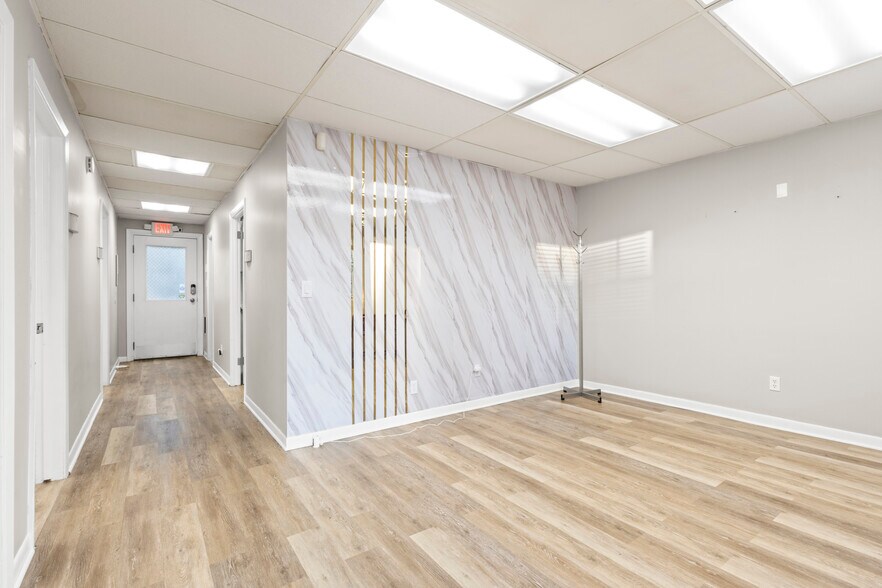 404 Smithfield Ave, Pawtucket, RI à vendre - Photo du bâtiment - Image 2 de 23