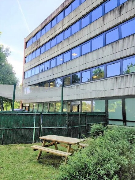 Office in Toulouse for lease - Building Photo - Image 3 of 8
