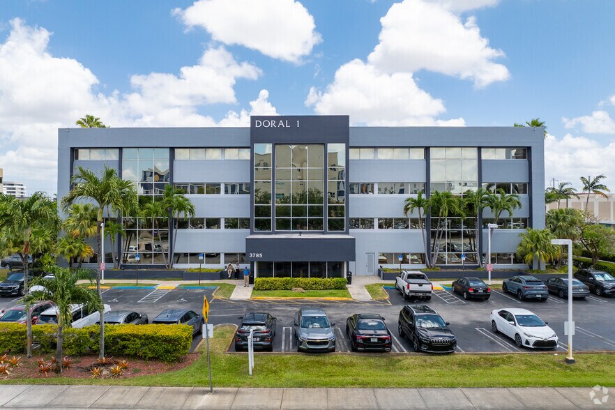 3785 NW 82nd Ave, Doral, FL à louer - Photo du bâtiment - Image 3 de 8