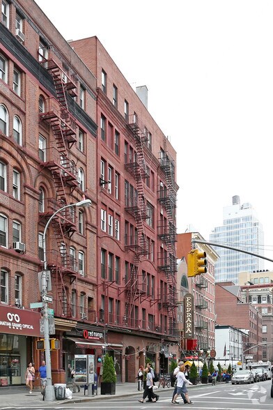 197-201 Grand St, New York, NY à louer - Photo du bâtiment - Image 2 de 2