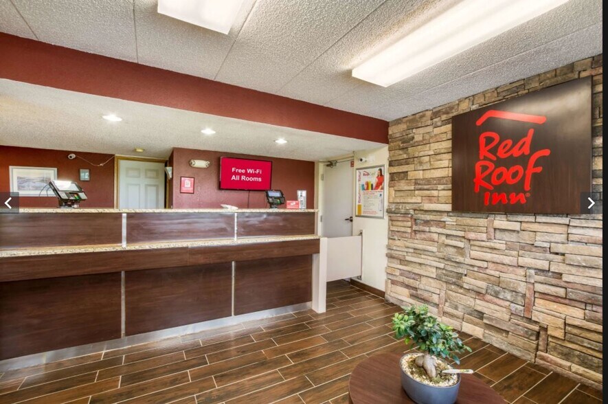 966 S Outer Dr, Saginaw, MI à vendre - Photo du bâtiment - Image 3 de 4