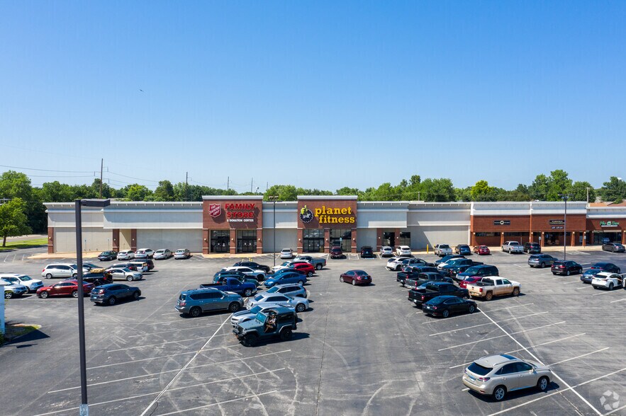 200-230 S Santa Fe Ave, Edmond, OK à louer - Photo du bâtiment - Image 2 de 7