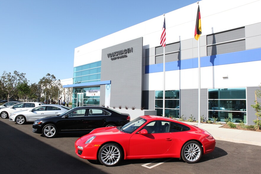 Volkswagen Engineering Campus portfolio of 2 properties for sale on LoopNet.ca - Building Photo - Image 2 of 10