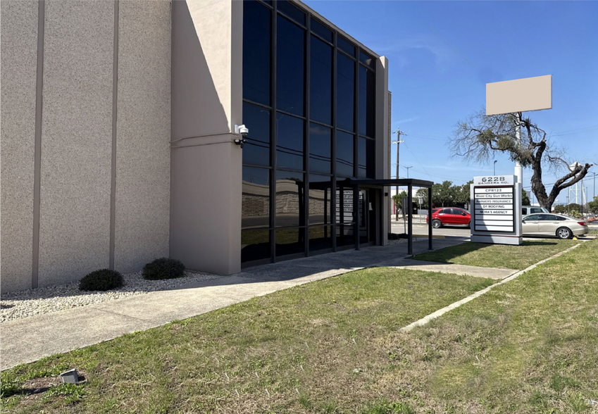 6228 Bandera Rd, San Antonio, TX à vendre - Photo principale - Image 1 de 15