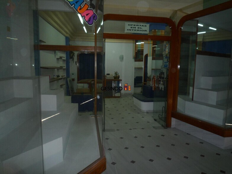 Retail in Ontinyent for lease - Building Photo - Image 2 of 3