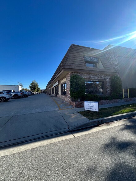 24777-24890 Apple St, Newhall, CA à louer - Photo du bâtiment - Image 2 de 15