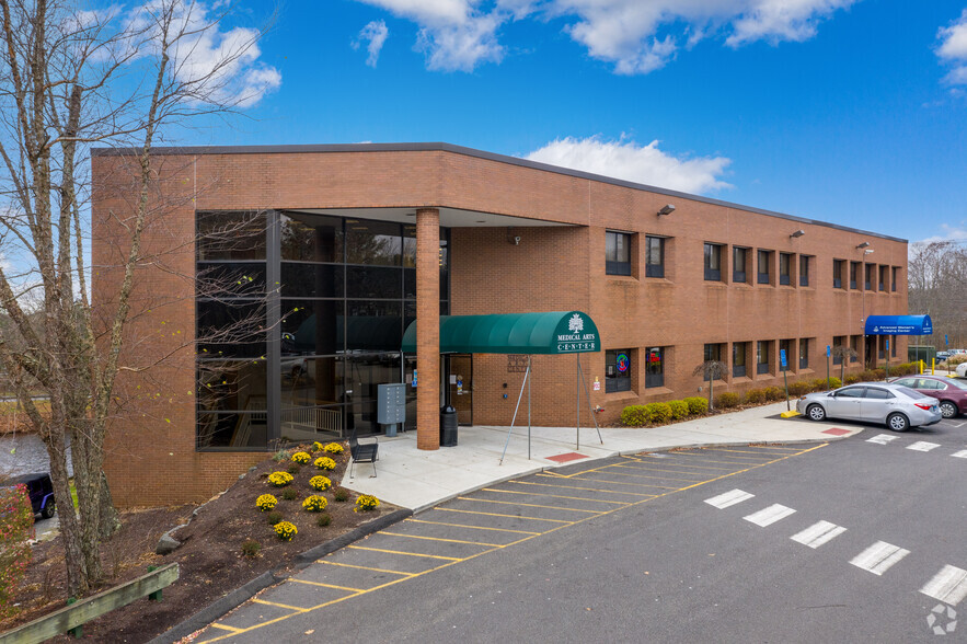 15 Corporate Dr, Trumbull, CT for lease - Building Photo - Image 1 of 4