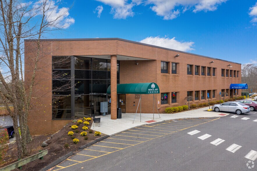 15 Corporate Dr, Trumbull, CT à louer - Photo du bâtiment - Image 1 de 26