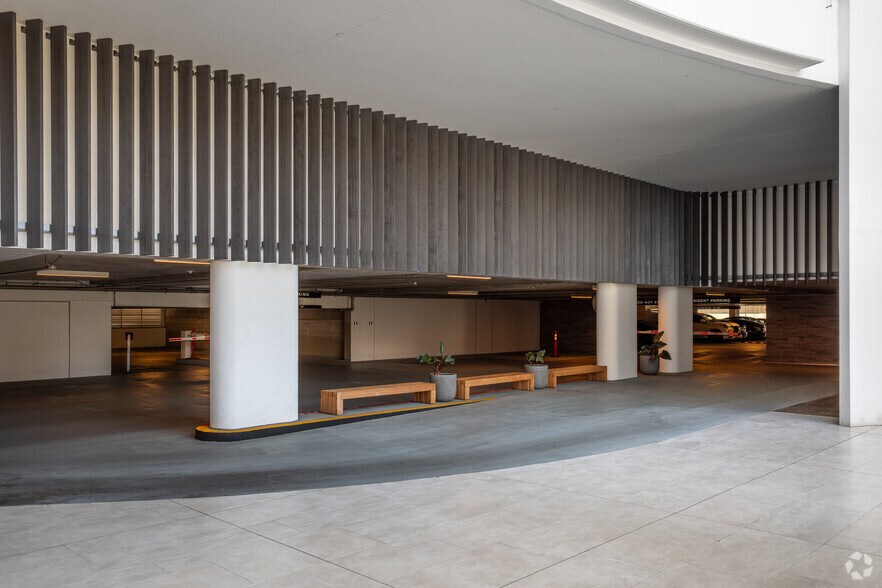 1000 Auahi St, Honolulu, HI à louer - Photo du bâtiment - Image 3 de 7