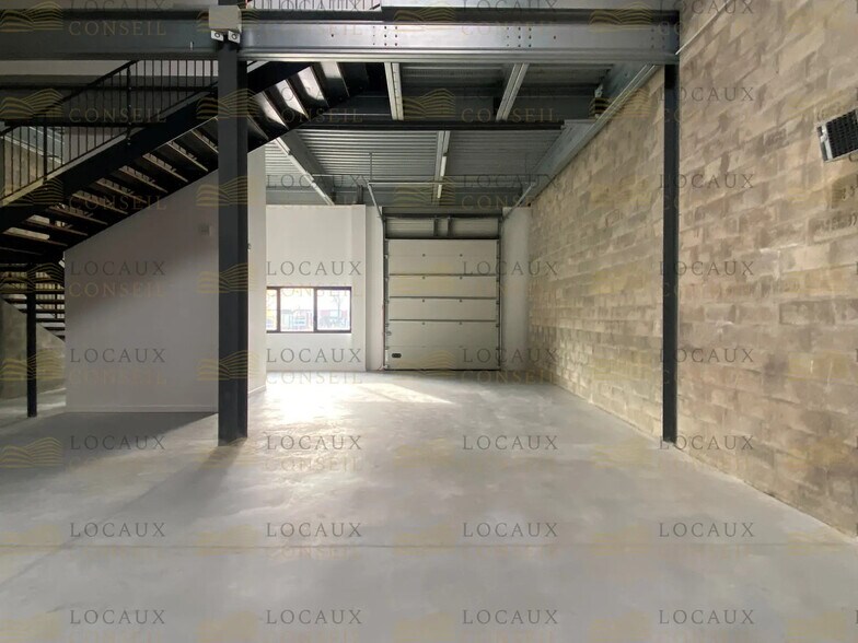 Flex in Cergy for lease - Interior Photo - Image 3 of 7