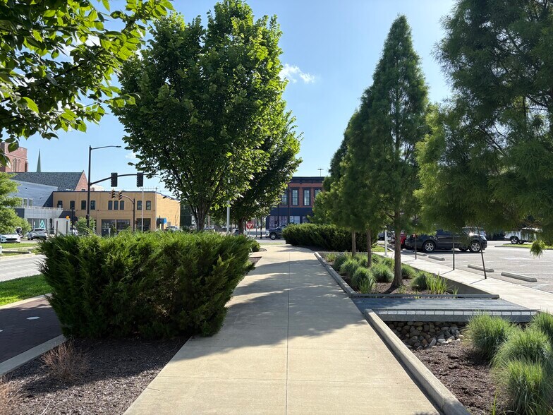 129 SE 4th St, Evansville, IN for lease - Building Photo - Image 3 of 15