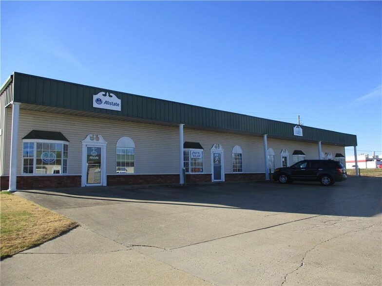 926 S Carl St, Siloam Springs, AR à vendre - Photo principale - Image 1 de 1