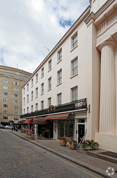20-23 Motcomb St, Londres à louer - Photo du bâtiment - Image 2 de 4